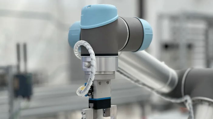How universal robots utilize aluminum extrusions in their designs.png